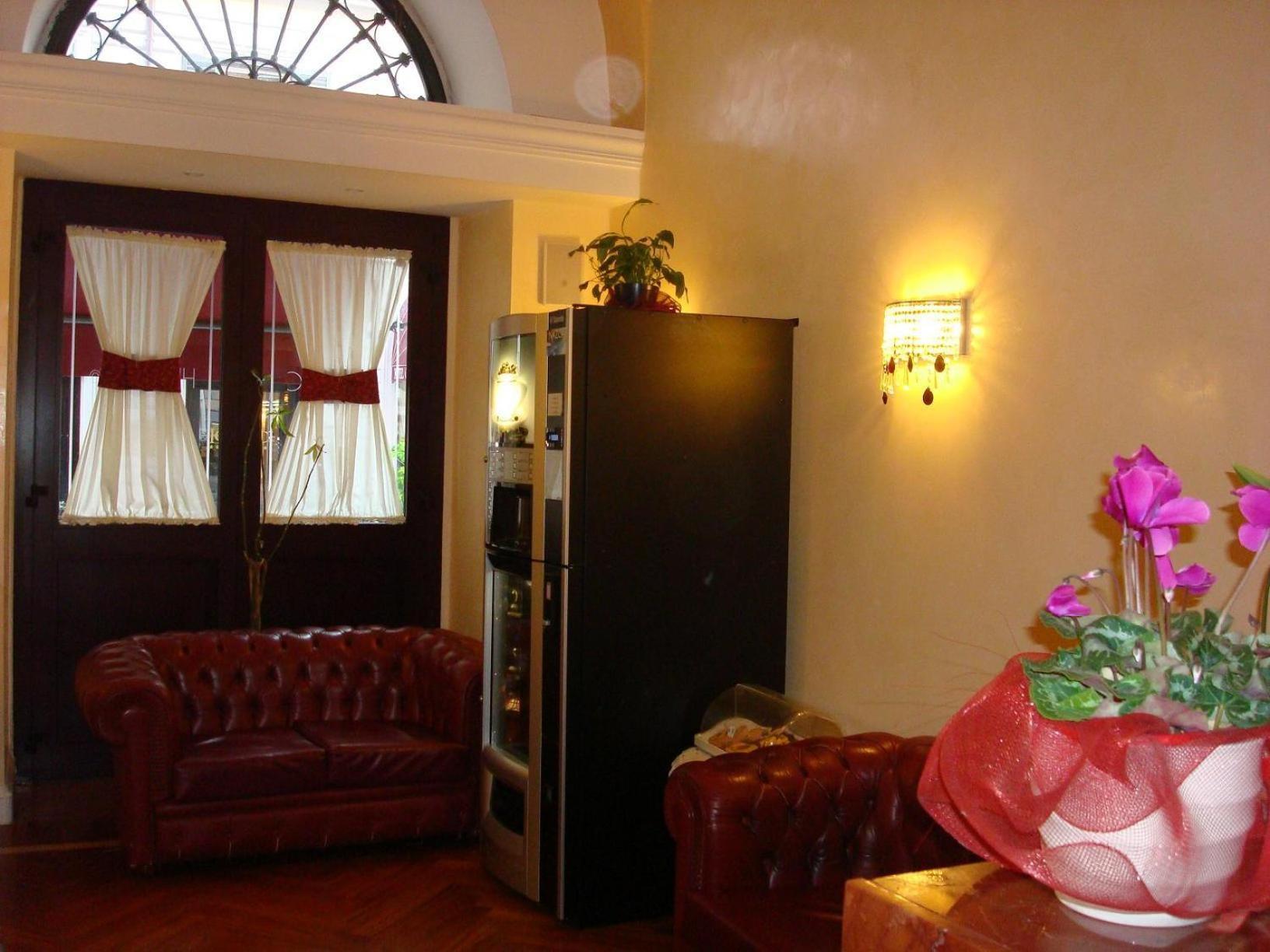 Hotel Dina — Fotos 1